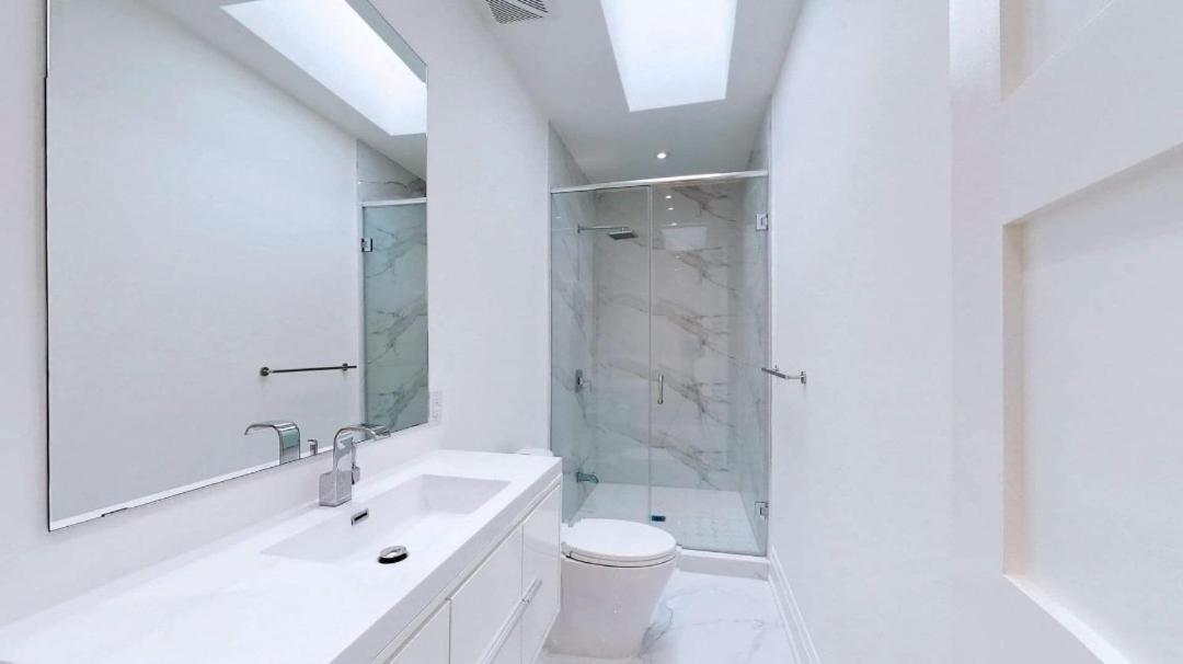 Executive Room In Toronto Next To Yorkdale Shopping Centre Eksteriør bilde